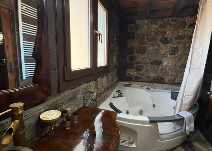 Oneiropagidasuites Калаврита